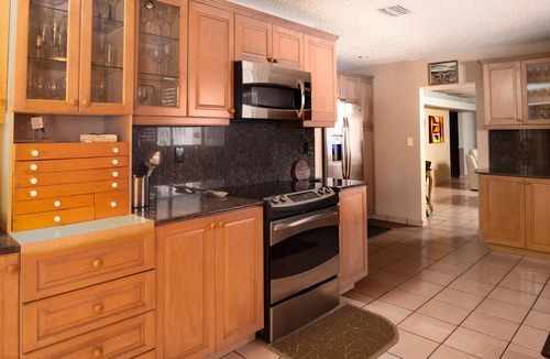 Ludlam House | Private Pool w/Hot Tub! Family Friendly Subtropical Retreat w/Huge Yard
