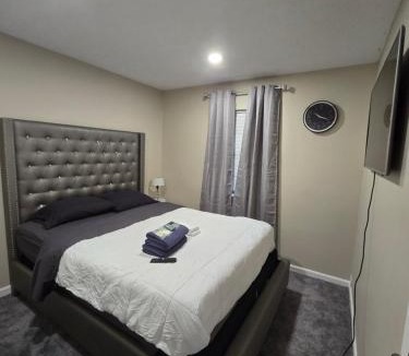 Stone Mountain House | Private Queen Room Guesthouse near Stone Mountain