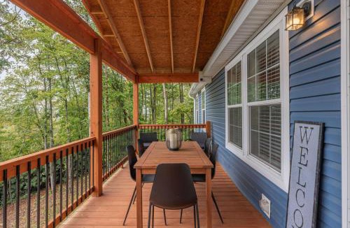 Hendersonville House | Private Retreat by the Ecusta Trail and Downtown