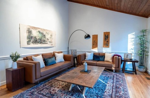 Bahama House | Private Retreat Near Durham | Fire Pit & Grill