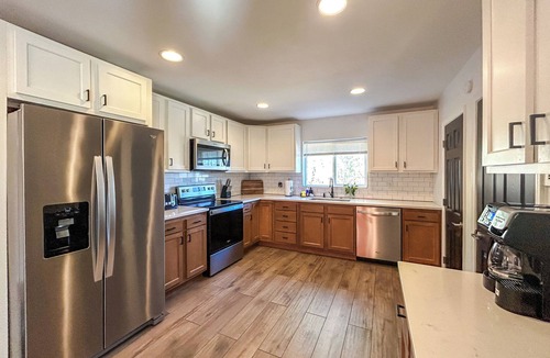 Campton Cabin | Private Ridgetop Retreat RRG: Hot Tub & Dogs OK