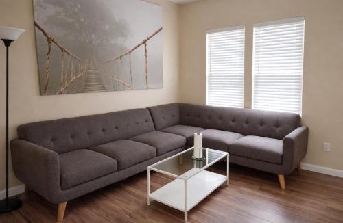 Woodbridge House | Private room with a private full bathroom
