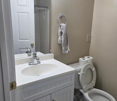 Woodbridge House | Private room with a private full bathroom