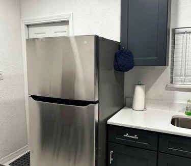 Oak Ridge House | Private Studio Suite in Central Orlando With Full kitchen
