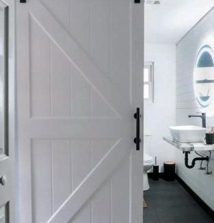 Sulphur Springs House | Private Suite near Busch Gardens Adventure Island USF and I-275