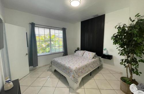 Coral Way House | Private Suite next to Calle Ocho