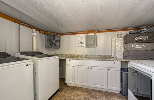 Winslow Reserve Apartment | Pure Luxury! New 1br Modern Apt Steps to Beach - Unit E