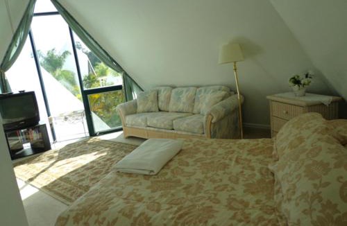 San Carlos Park Hotel | Pyramids in Florida
