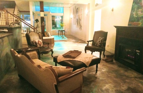 Cowan Hotel | Q. ensuite room in Historic Railroad Inn & town. Continental Breakfast.