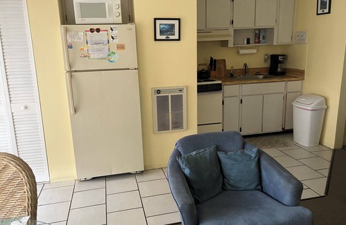 Bay Esplanade Apartment | Quaint 1 bedroom with a great view! Walking distance to everything!