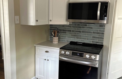 Powder Springs House | Quaint cottage walk to Historic downtown, restaurants and Silver Comet Trail