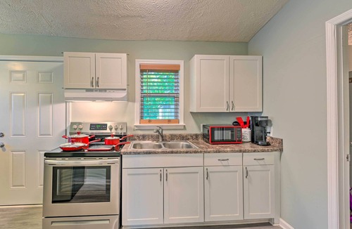 Murfreesboro Cottage | Quaint Downtown Murfreesboro Cottage w/Lush Yard