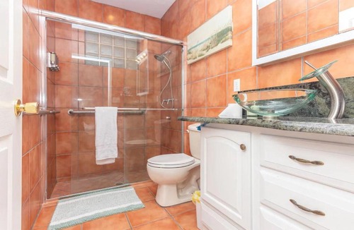 Lantana Apartment | Quaint Studio Minutes From The Ocean & Shopping