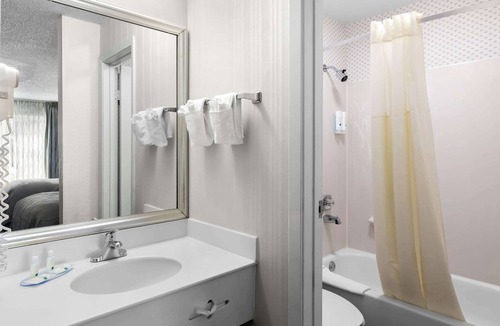 Northlake Hotel | Quality Inn Atlanta Northlake