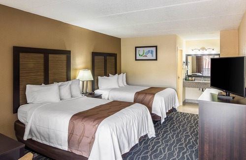 Forest City Hotel | Quality Inn Forest City