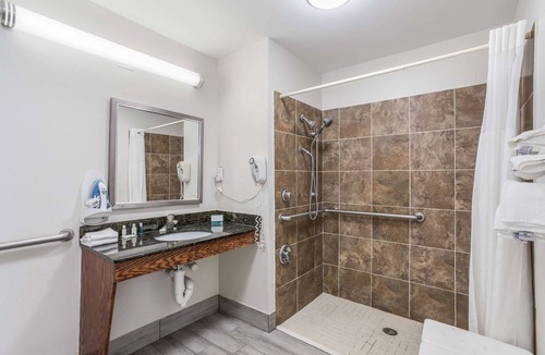 Gallatin Hotel | Quality Inn Gallatin - Nashville Metro