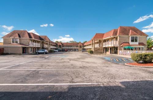 Northwest Hotel | Quality Inn Little Creek