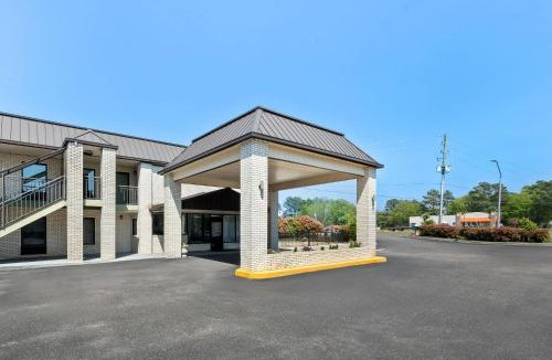 Raeford Hotel | Quality Inn Raeford
