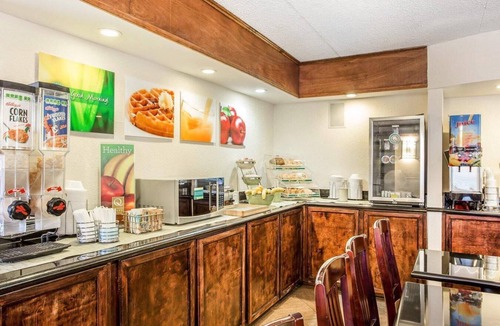 Greensboro Hotel | Quality Inn & Suites Coliseum