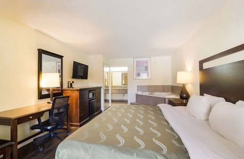 Statesboro Hotel | Quality Inn & Suites Conference Center Statesboro Historic District