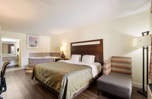 Statesboro Hotel | Quality Inn & Suites Conference Center Statesboro Historic District