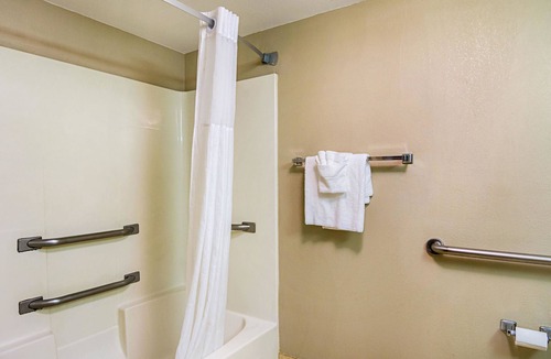 Forest Park Hotel | Quality Suites Atlanta Airport East
