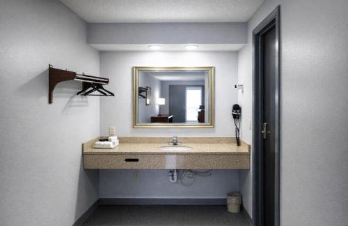Antioch Hotel | Quarters Inn & Suites