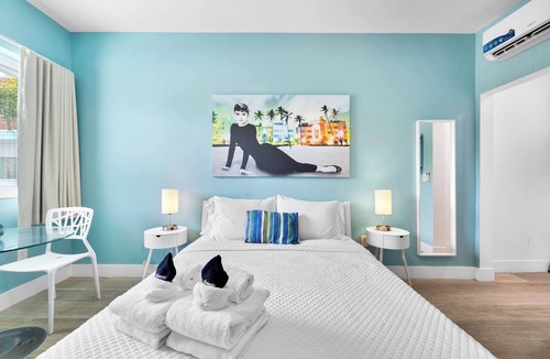 Northeast Miami Hotel | Queen Rooms at Miami's Best Boutique Hotel voted by Miami-Dade Favorites!