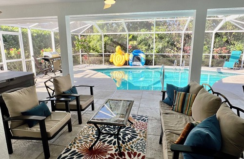 Kings Lake House | QUEENS PARK! Private Pool home in Beautiful Naples!