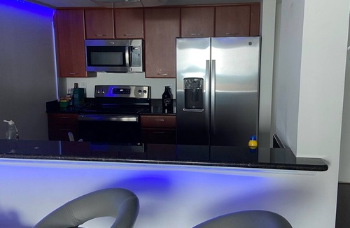 Capitol Hill House | Quiet 2/2 High-rise at the Tallahassee Center