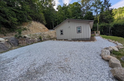 Lake Toxaway House | Quiet 3-bedroom house in Lake Toxaway. Short drive to many waterfalls.