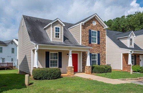 Cartersville House | Quiet 4BR Split-Level Near LakePoint & Hospital