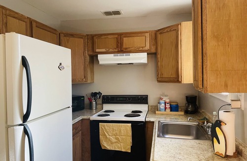 Tallahassee House | Quiet and Private also dog friendly. Close to FSU, FAMU, Capitol. Lots of trees
