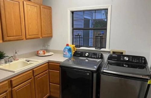 Gifford House | Quiet cul-de-sac spacious home, 15 minutes from the beach!