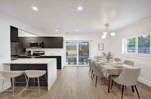 South Corals House | Quiet Escape | Private Yard/BBQ | Walk 2 Downtown