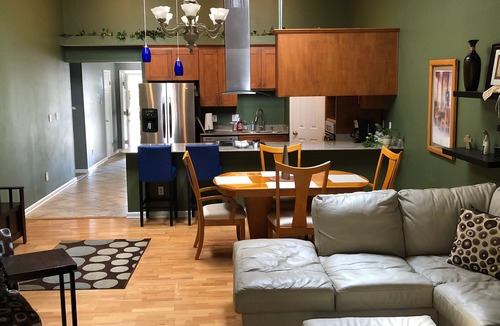 Tallahassee House | Quiet Family Townhouse