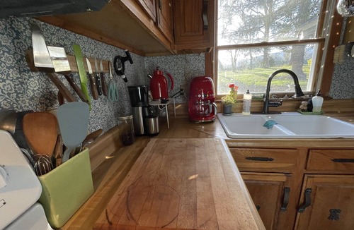 Frank House | Quiet mountain retreat with artist workspace, playroom, office and views