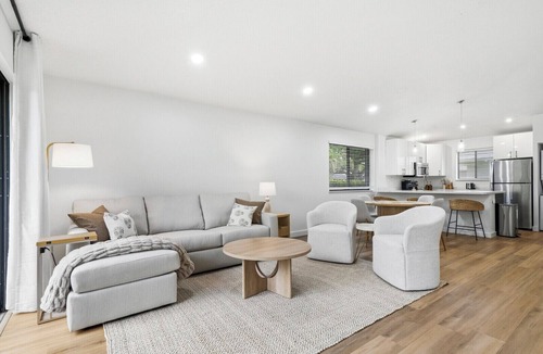 Hunt Club Cottage | Quiet PGA Retreat: Bright, Modern Cottage Near World-Class Golf
