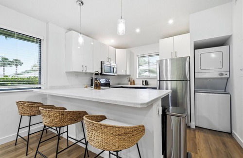 Hunt Club Cottage | Quiet PGA Retreat: Bright, Modern Cottage Near World-Class Golf