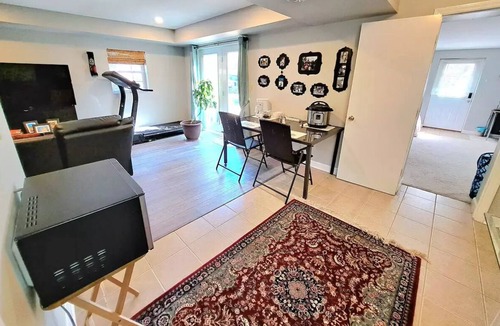 Charlotte House | Quiet Retreat for Business and Family Trip