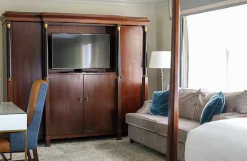 Charlotte Center City Hotel | Quiet Uptown Stay Near Local Restaurants and Cultural Spots