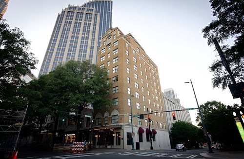 Charlotte Center City Hotel | Quiet Uptown Stay Near Local Restaurants and Cultural Spots