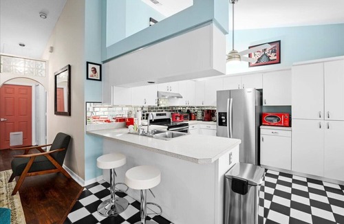 Cocoa House | Quirky house central to stadium/theme parks/KSC/beach/port - 5 star home