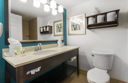 Savannah Hotel | Rare Find! 2 Relaxing Units with FREE Parking, Near Ogeechee Canal Museum!