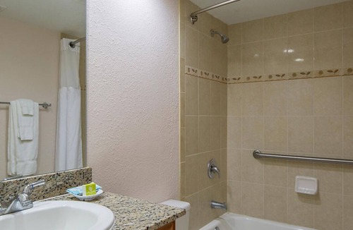 Delray Beach Resort | RARE FIND! Beach Front Resort at Gulf Stream Sleeps 2-4 with pool, hot tub, BBQ
