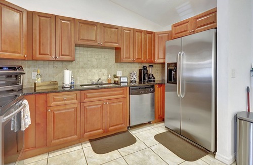 Fort Myers House | RARE FIND COASTAL COZY BRIGHT 2BR 2BATH HOME! 10MINS AWAY TO THE BEACH!