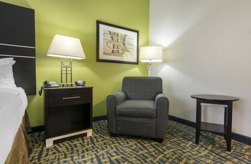 Savannah Hotel | Rare Gem! Explore Orlando Vineland Premium Outlets! 2 Modern Units! Free Parking
