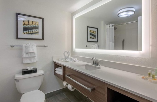 Savannah Hotel | Rare Gem! Explore Orlando Vineland Premium Outlets! 2 Modern Units! Free Parking