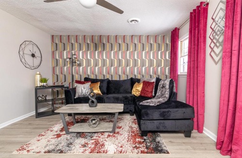 Graham Apartment | Rear deck w/Soaking tub + Wi-Fi & Parking