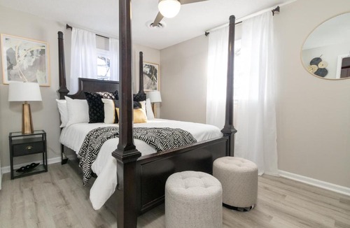 Graham Apartment | Rear deck w/Soaking tub + Wi-Fi & Parking